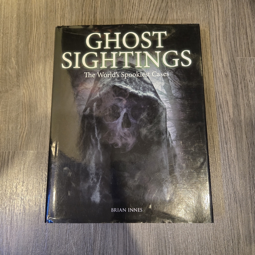 🌻4 For $10🌻 Ghost Sightings Hardcover Book